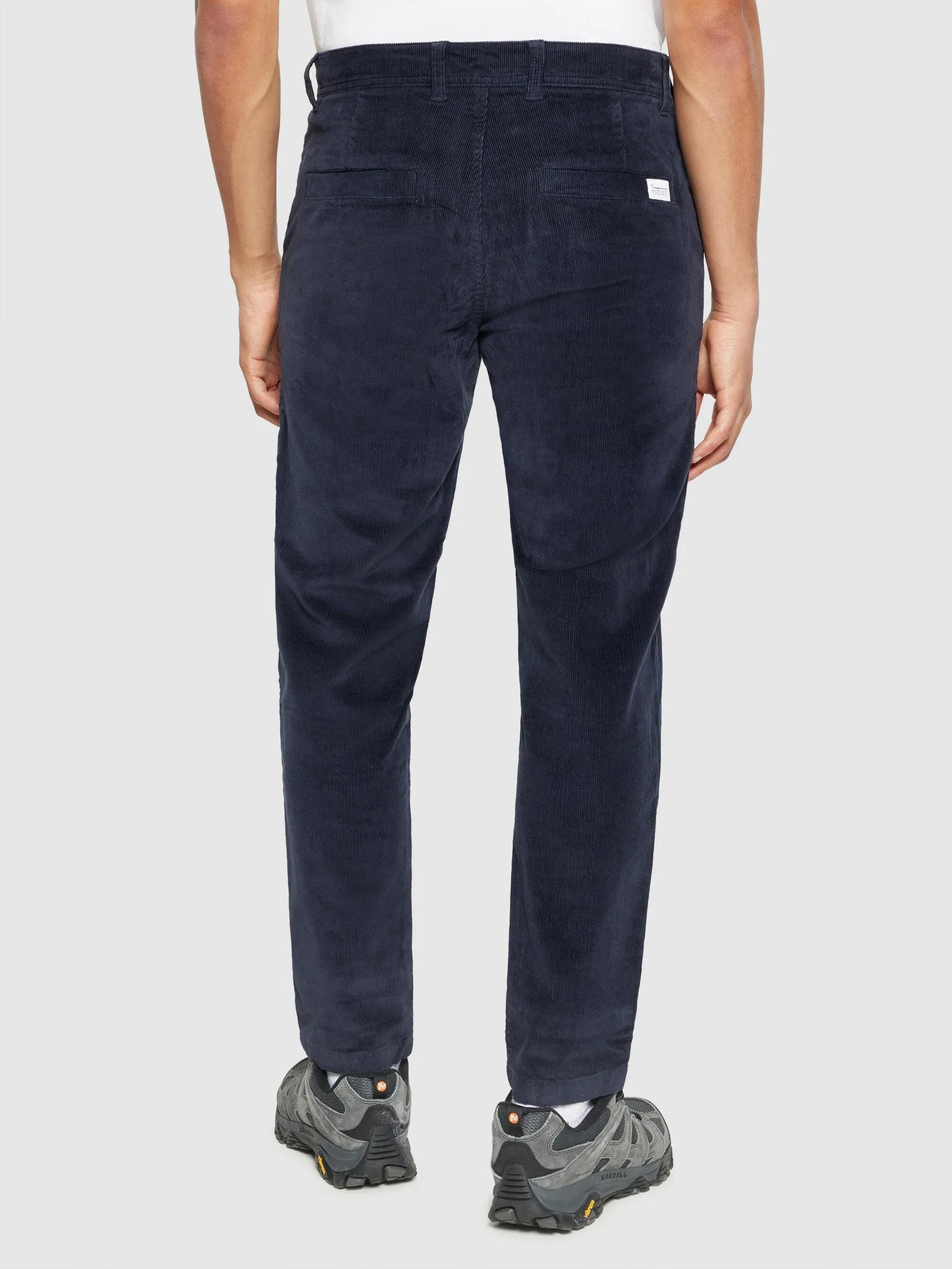 14 wales CHUCK regular corduroy chino pants - GOTS/Vegan - Night Sky